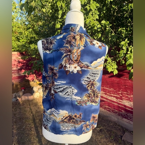 Hilo Hattie Blue Tropical Button Down Shirt - Picture 4 of 8
